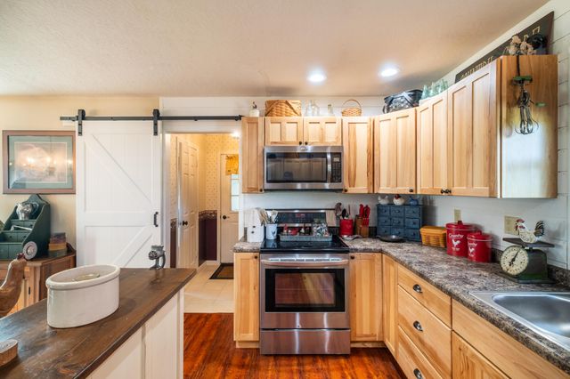 7882 Glaze Road, NE, New Holland, OH 43145