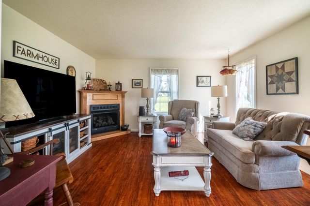 7882 Glaze Road, NE, New Holland, OH 43145