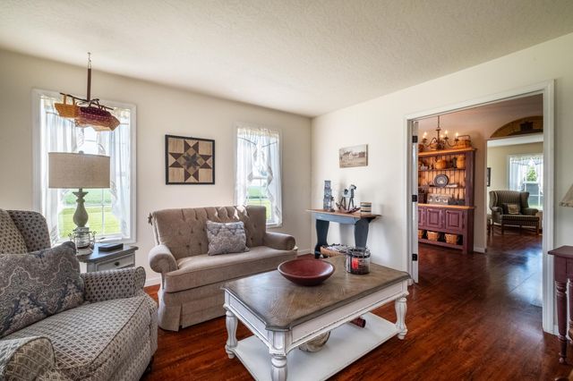 7882 Glaze Road, NE, New Holland, OH 43145
