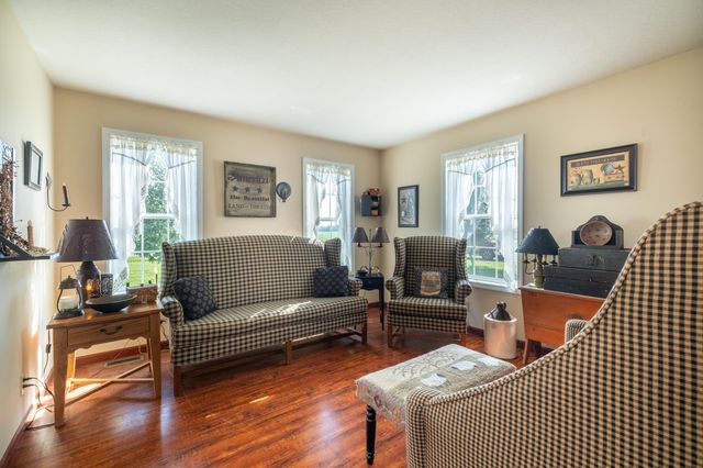 7882 Glaze Road, NE, New Holland, OH 43145