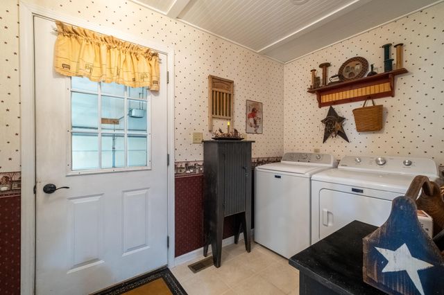 7882 Glaze Road, NE, New Holland, OH 43145