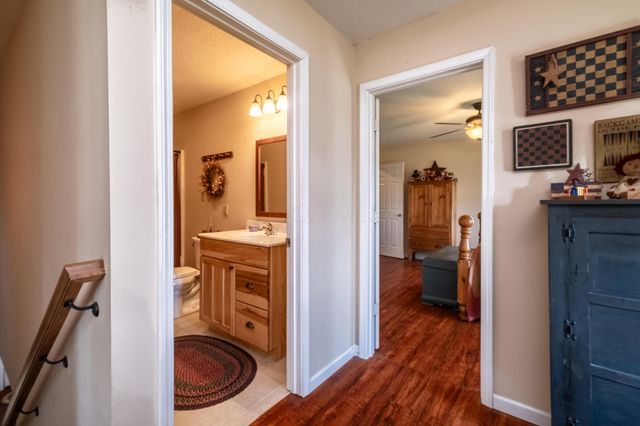 7882 Glaze Road, NE, New Holland, OH 43145