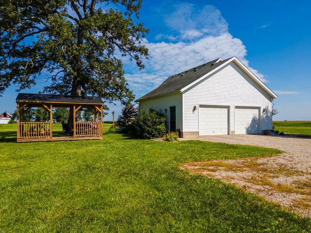 7882 Glaze Road, NE, New Holland, OH 43145