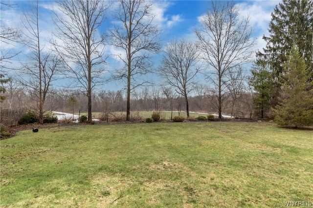 7529 Valley Circle Lane, Boston, NY 14075