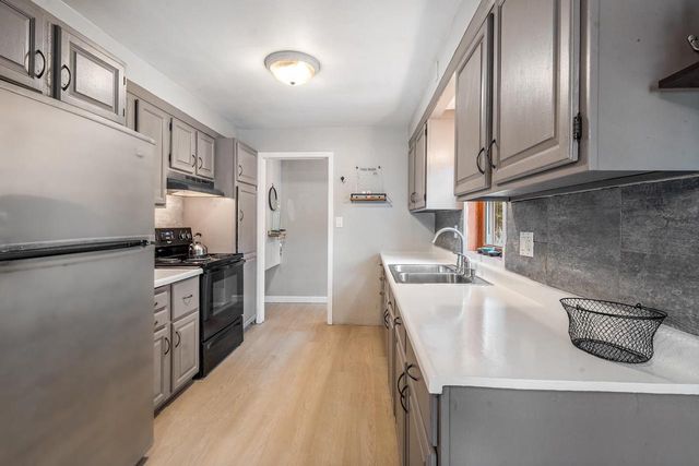 2112 N OWAISSA STREET, Appleton, WI 54911