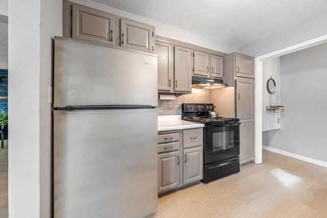 2112 N OWAISSA STREET, Appleton, WI 54911