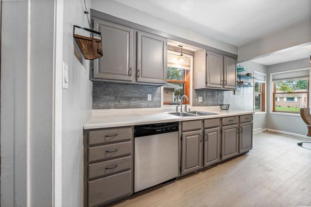2112 N OWAISSA STREET, Appleton, WI 54911