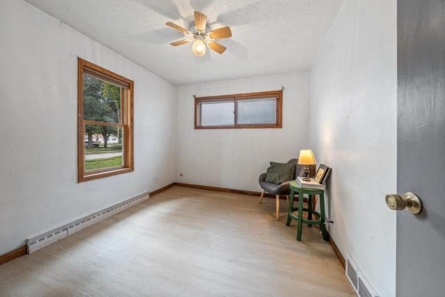 2112 N OWAISSA STREET, Appleton, WI 54911