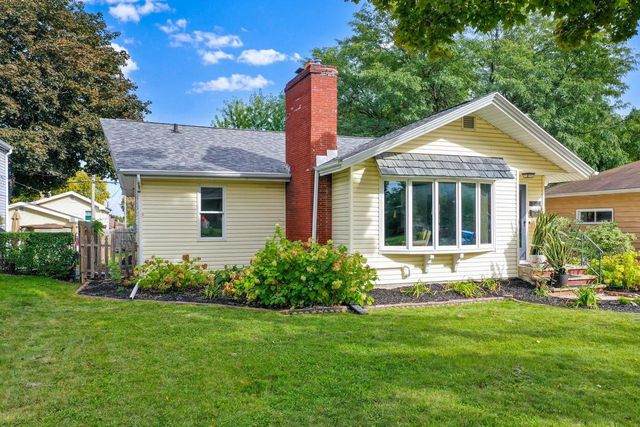 2112 N OWAISSA STREET, Appleton, WI 54911