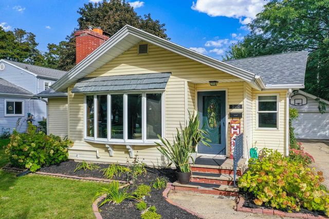 2112 N OWAISSA STREET, Appleton, WI 54911