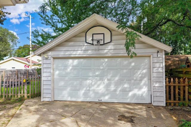 2112 N OWAISSA STREET, Appleton, WI 54911