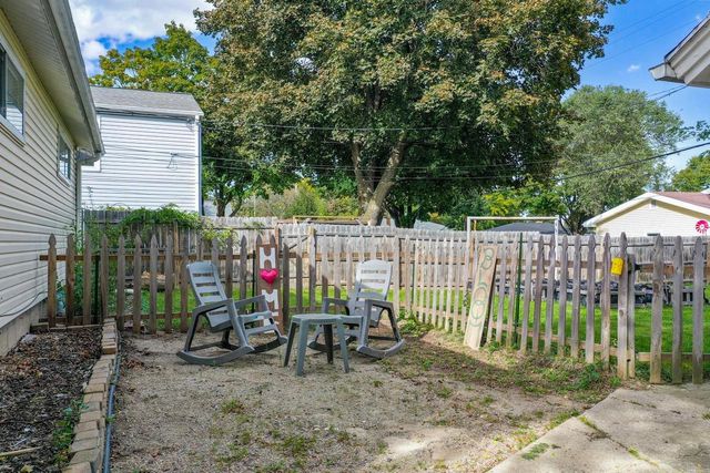 2112 N OWAISSA STREET, Appleton, WI 54911