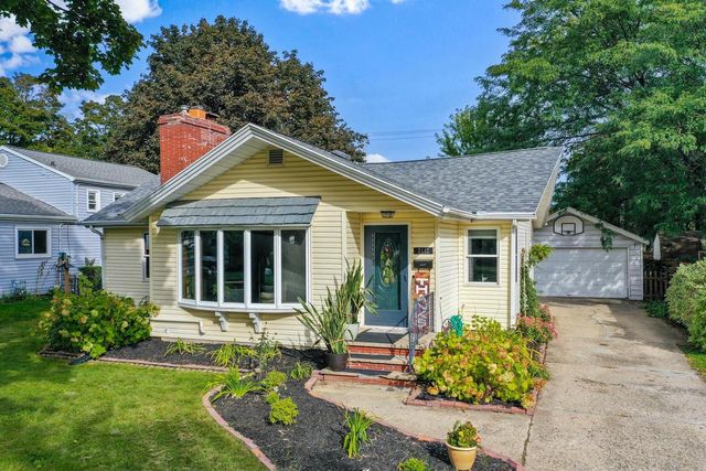 2112 N OWAISSA STREET, Appleton, WI 54911