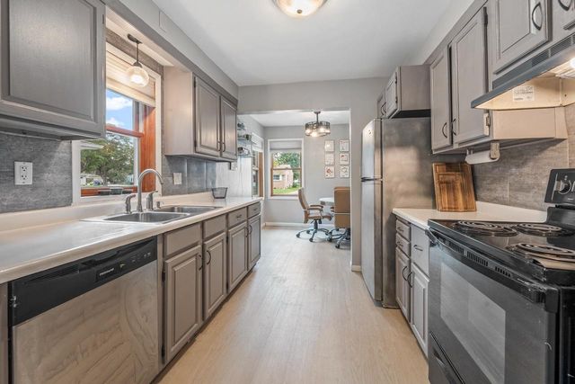 2112 N OWAISSA STREET, Appleton, WI 54911