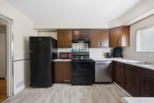 2400 Homestead Place, Cincinnati, OH 45211
