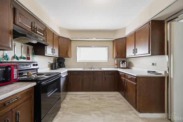 2400 Homestead Place, Cincinnati, OH 45211