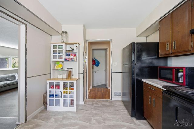 2400 Homestead Place, Cincinnati, OH 45211