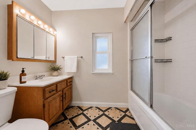 2400 Homestead Place, Cincinnati, OH 45211