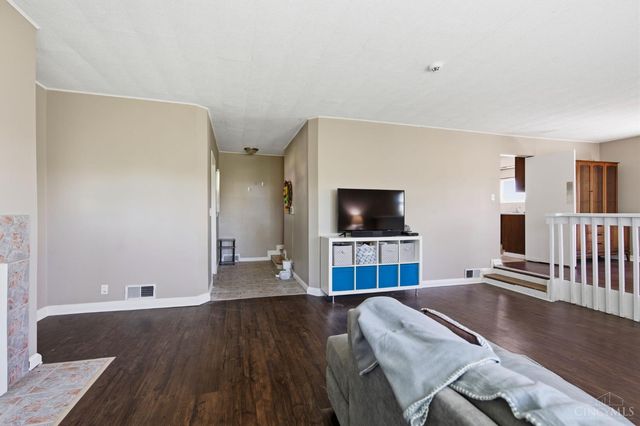 2400 Homestead Place, Cincinnati, OH 45211