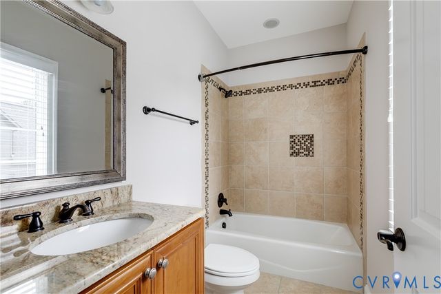 1978 Farnborough Dr, Midlothian, VA 23112