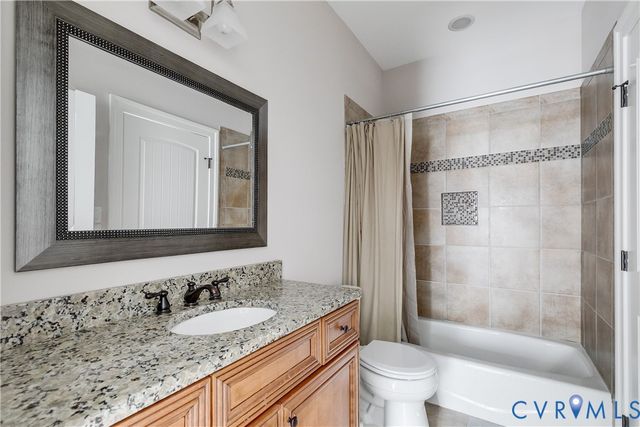 1978 Farnborough Dr, Midlothian, VA 23112