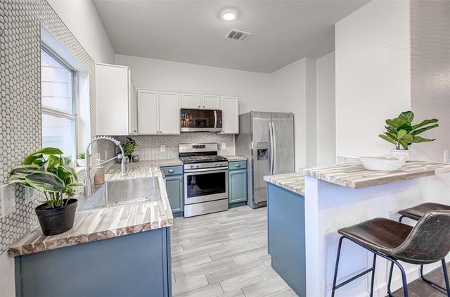 6249 Negley B, Kyle, TX 78640