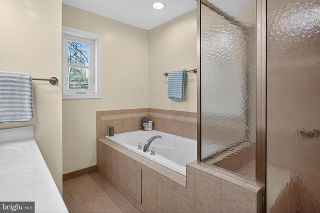 61 HARTZELL DR, Shepherdstown, WV 25443