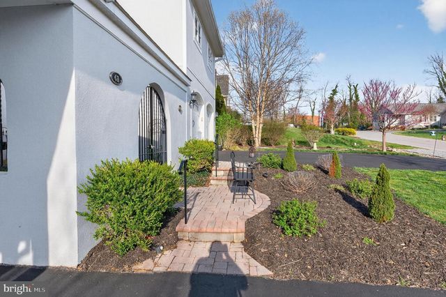 61 HARTZELL DR, Shepherdstown, WV 25443