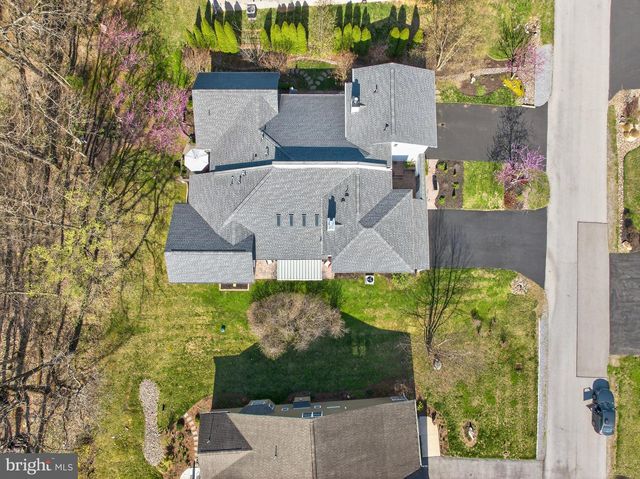 61 HARTZELL DR, Shepherdstown, WV 25443