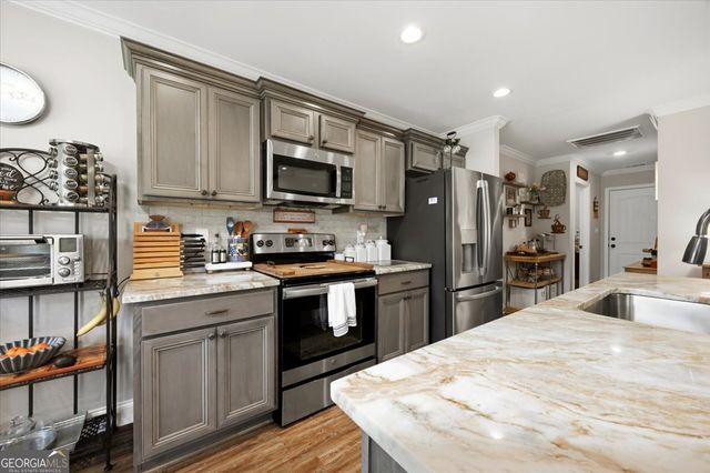 207 Creek Ridge Drive, Warner Robins, GA 31088