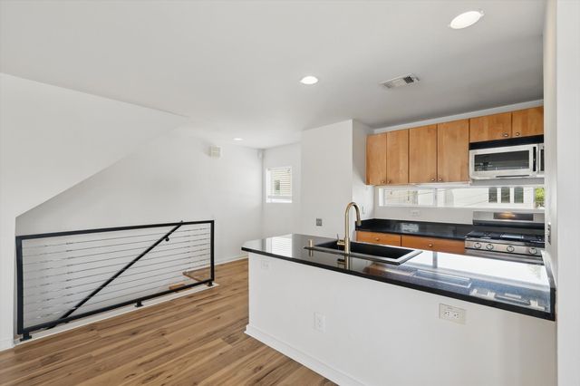 2200 N Peak Street, Dallas, TX 75204