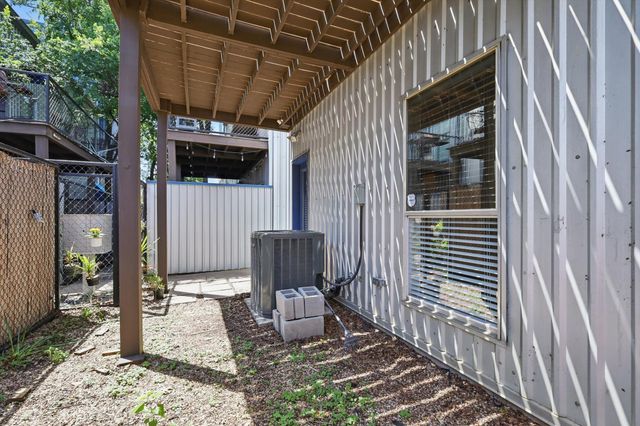 2200 N Peak Street, Dallas, TX 75204