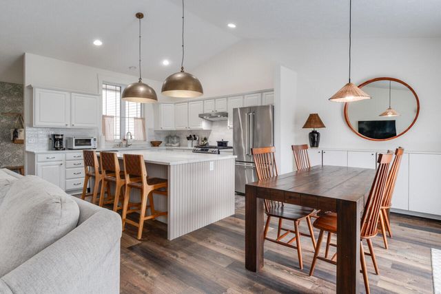 1361 S Village Circle, Kalamazoo, MI 49009