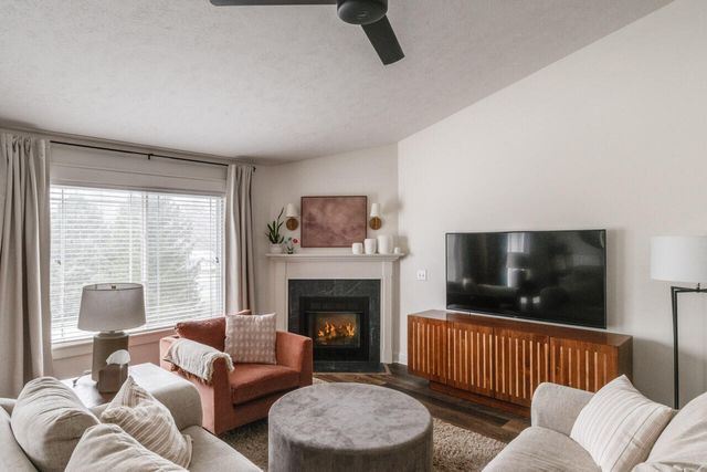 1361 S Village Circle, Kalamazoo, MI 49009