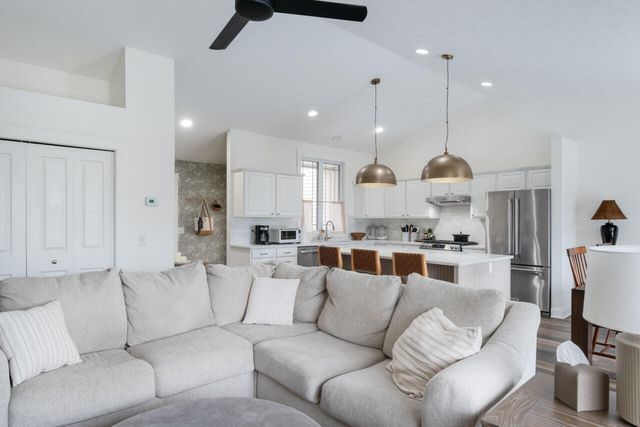 1361 S Village Circle, Kalamazoo, MI 49009