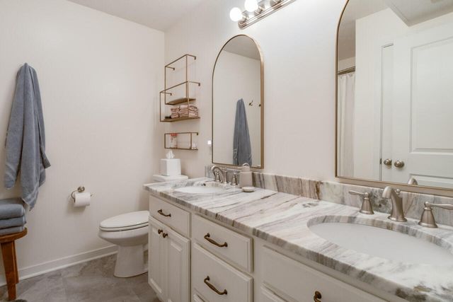 1361 S Village Circle, Kalamazoo, MI 49009