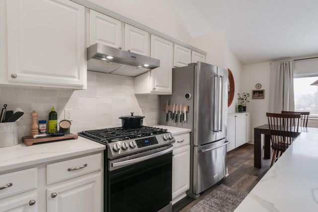 1361 S Village Circle, Kalamazoo, MI 49009