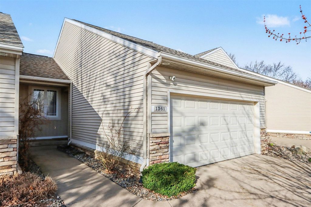 1361 S Village Circle, Kalamazoo, MI 49009