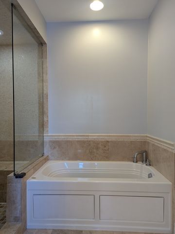 2224 W Touhy Avenue 2, Chicago, IL 60645