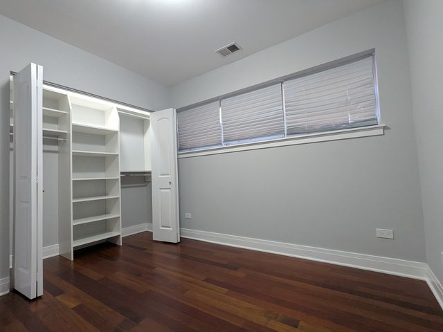 2224 W Touhy Avenue 2, Chicago, IL 60645