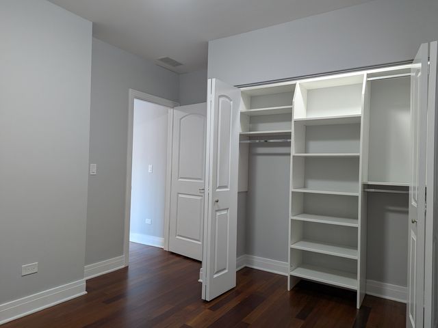 2224 W Touhy Avenue 2, Chicago, IL 60645