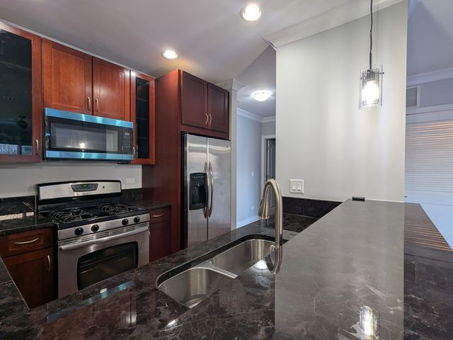 2224 W Touhy Avenue 2, Chicago, IL 60645