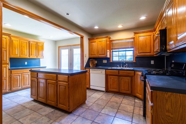 912 Birch Street, Wellston, OK 74881