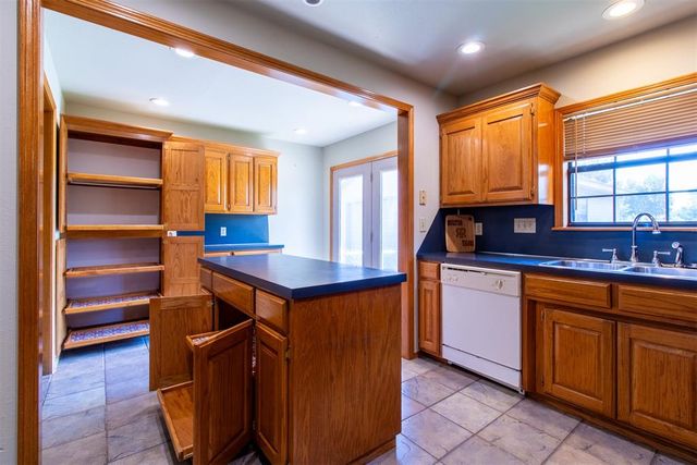 912 Birch Street, Wellston, OK 74881