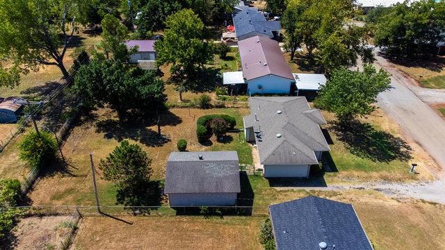 912 Birch Street, Wellston, OK 74881