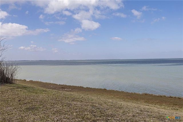 400 W Kruse Road, Port Lavaca, TX 77979