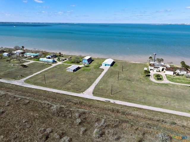 400 W Kruse Road, Port Lavaca, TX 77979