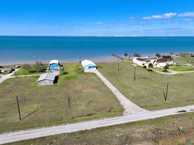 400 W Kruse Road, Port Lavaca, TX 77979