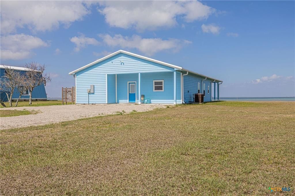 400 W Kruse Road, Port Lavaca, TX 77979