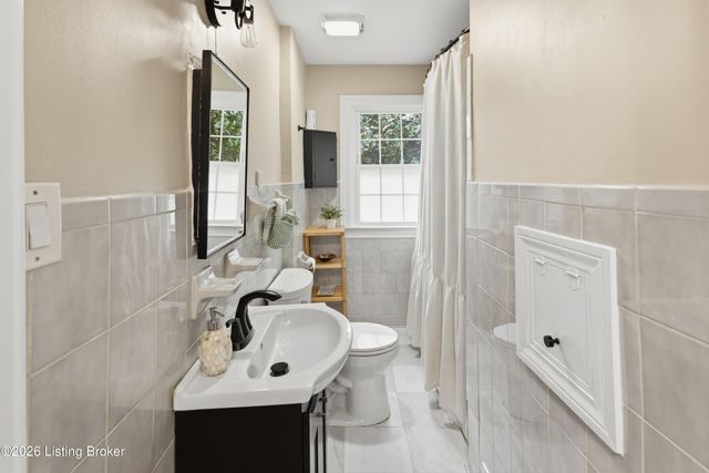 2132 Glenworth Ave, Louisville, KY 40218